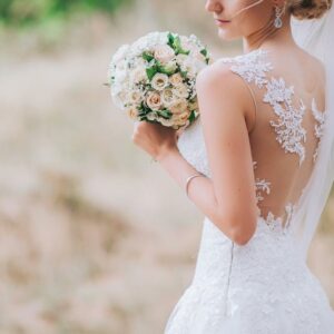 15 Tips for Buying a Wedding Dress Online